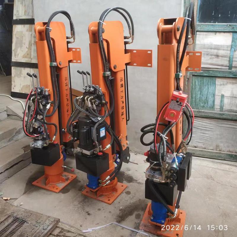 永靖乡重汽蓝牌随车吊 3.2吨 国六动力强 液压驱动 农用自卸起重机